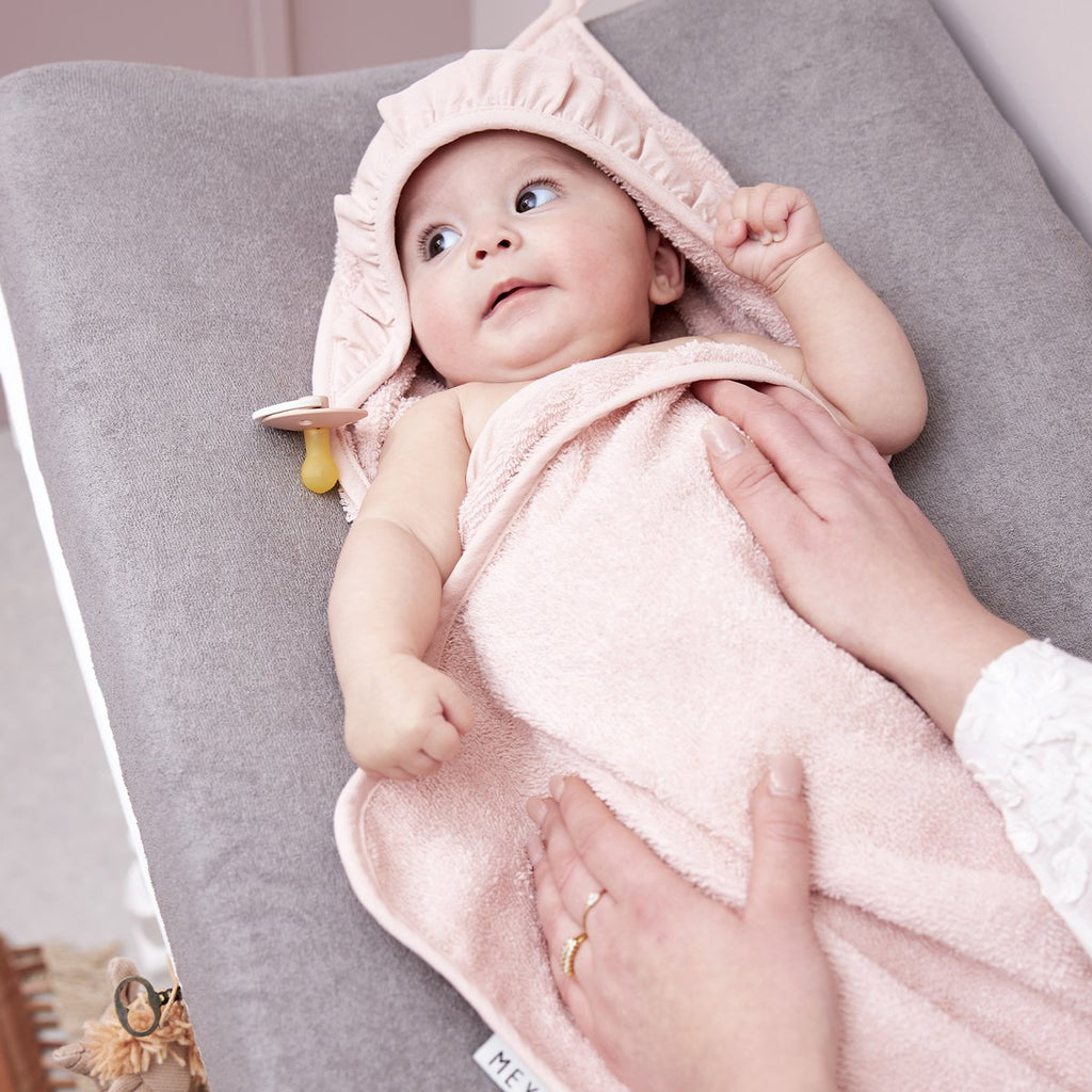 Badcape met naam badstof Ruffle soft pink 80x80cm - Meyco